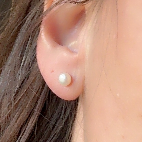 Solid 14K Gold Genuine Pearl Earrings 5mm - Picture 3 of 10